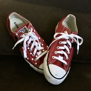 CONS SNEAKS SZ 9  Hand painted Mickey n Minnie